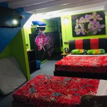 Oyo 90760 Lily Haven Hotel Тана Рата Екстериор снимка