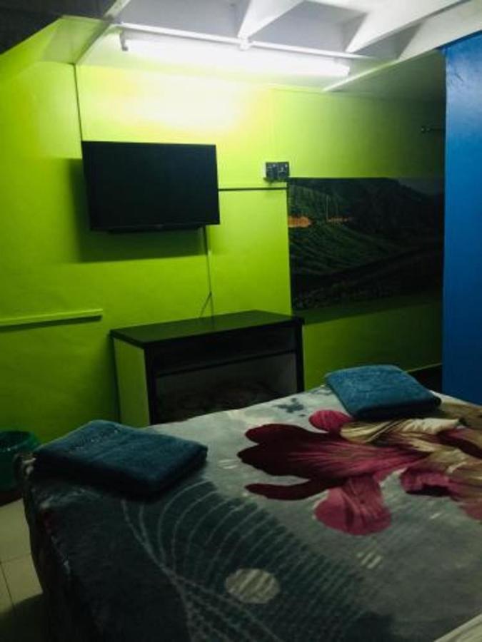 Oyo 90760 Lily Haven Hotel Тана Рата Екстериор снимка