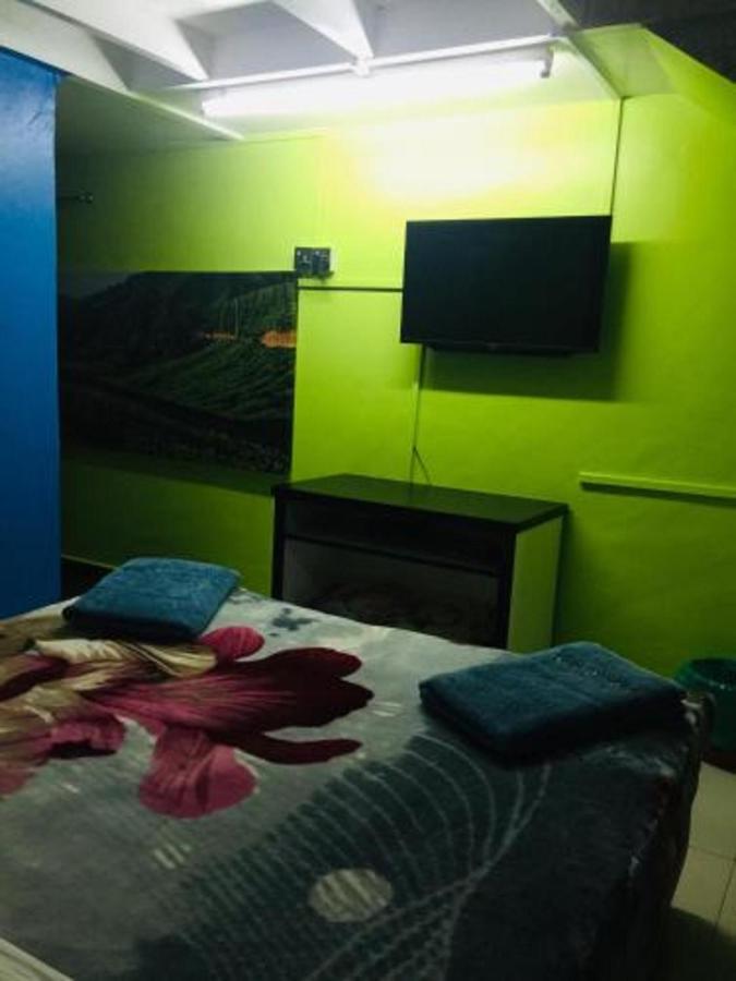 Oyo 90760 Lily Haven Hotel Тана Рата Екстериор снимка